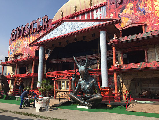 Geisterpalast: Aufbau Oktoberfest 2017 am 08.09.2017 (©Foto. Martin Schmitz)